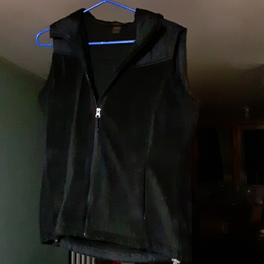 Life vest L